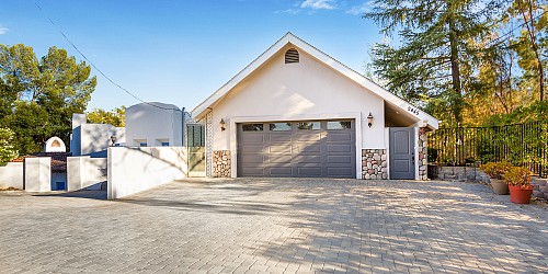 2445 Highpoint Dr, Agoura Hills, CA 91301