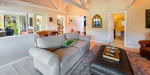 2445 Highpoint Dr, Agoura Hills, CA 91301