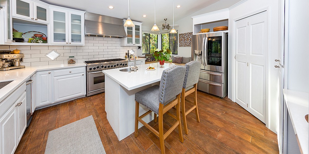 2445 Highpoint Dr, Agoura Hills, CA 91301