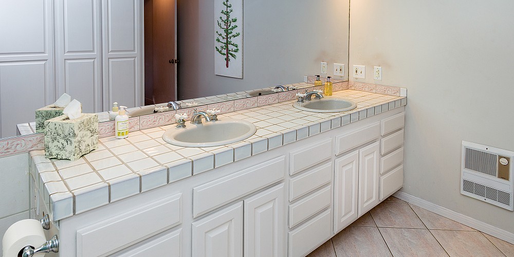 2445 Highpoint Dr, Agoura Hills, CA 91301