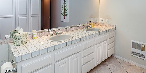 2445 Highpoint Dr, Agoura Hills, CA 91301