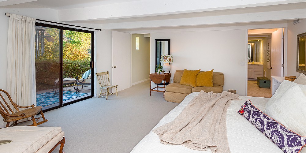 2445 Highpoint Dr, Agoura Hills, CA 91301