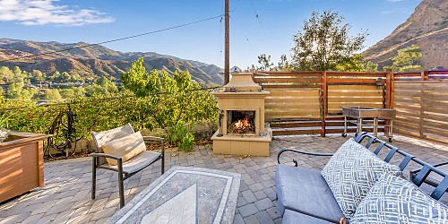 2445 Highpoint Dr, Agoura Hills, CA 91301