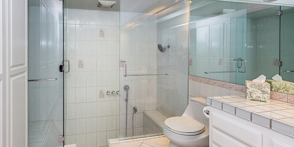 2445 Highpoint Dr, Agoura Hills, CA 91301