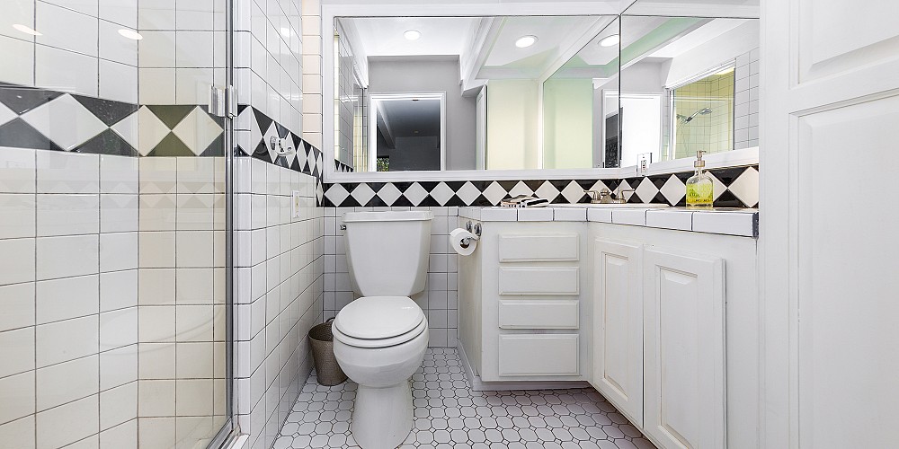 2445 Highpoint Dr, Agoura Hills, CA 91301