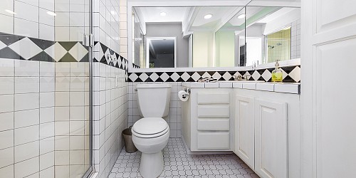 2445 Highpoint Dr, Agoura Hills, CA 91301