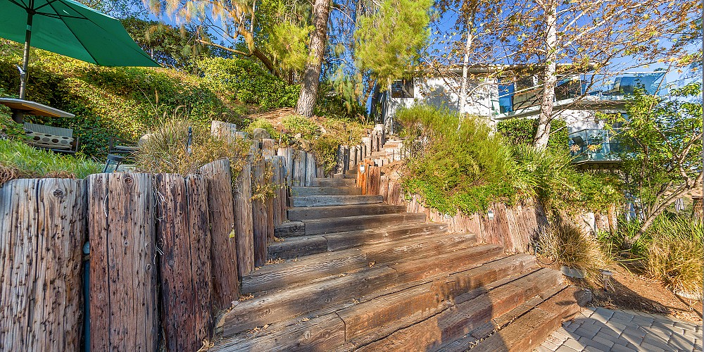 2445 Highpoint Dr, Agoura Hills, CA 91301