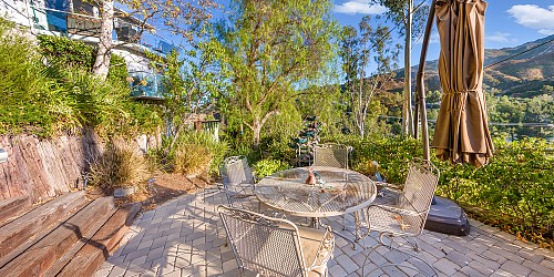 2445 Highpoint Dr, Agoura Hills, CA 91301