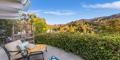 2445 Highpoint Dr, Agoura Hills, CA 91301
