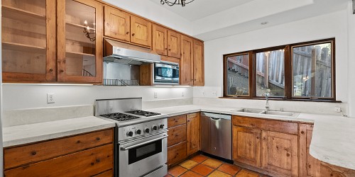 2045 Lookout Dr., Agoura Hills, CA 91301