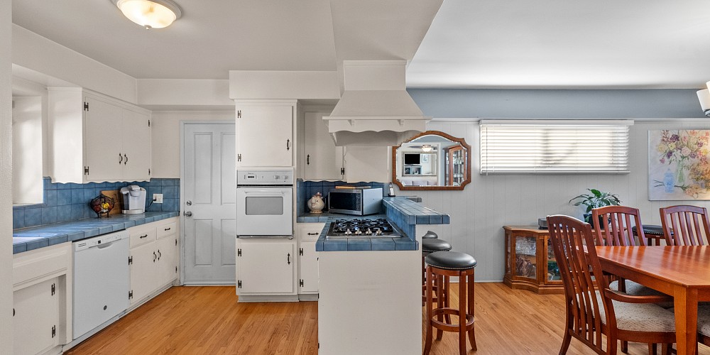 6625 Whitaker Ave, Lake Balboa, CA 91406