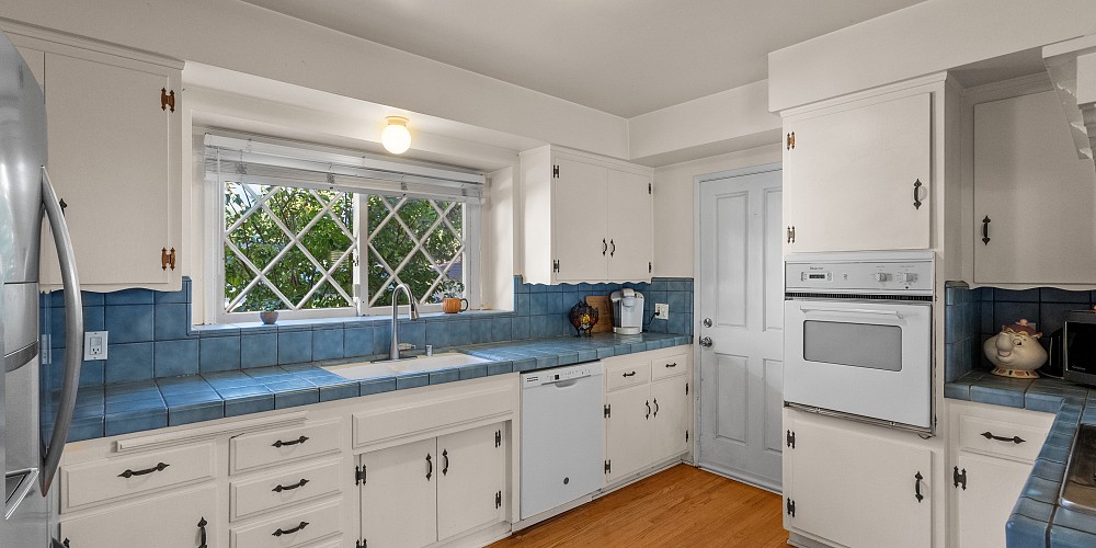 6625 Whitaker Ave, Lake Balboa, CA 91406