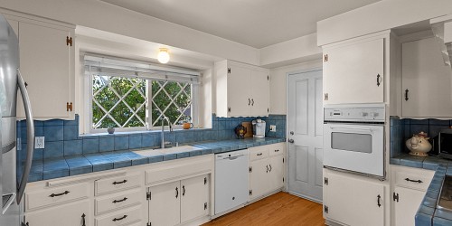 6625 Whitaker Ave, Lake Balboa, CA 91406