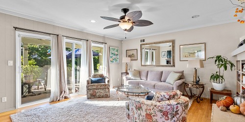 6625 Whitaker Ave, Lake Balboa, CA 91406