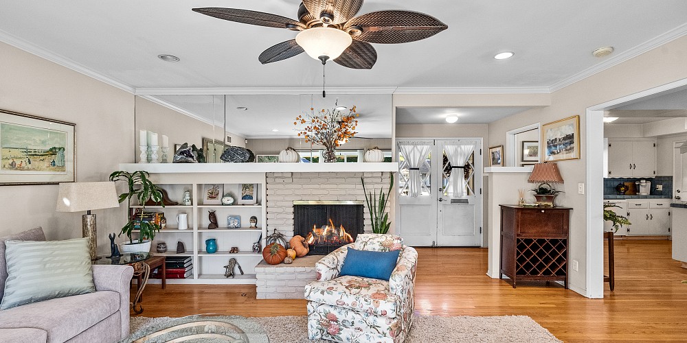 6625 Whitaker Ave, Lake Balboa, CA 91406