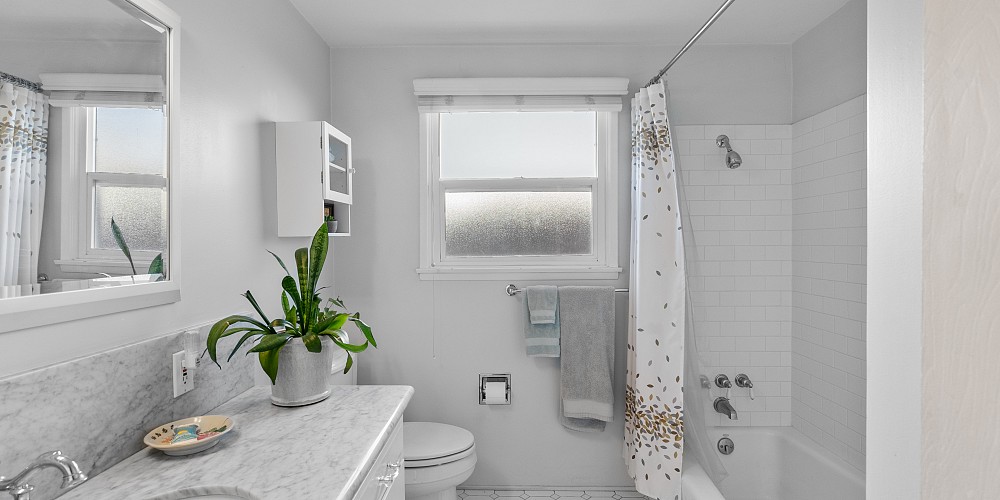 6625 Whitaker Ave, Lake Balboa, CA 91406