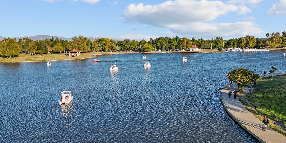 6625 Whitaker Ave, Lake Balboa, CA 91406