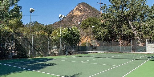 2411 Highpoint Dr, Agoura Hills, CA 91301