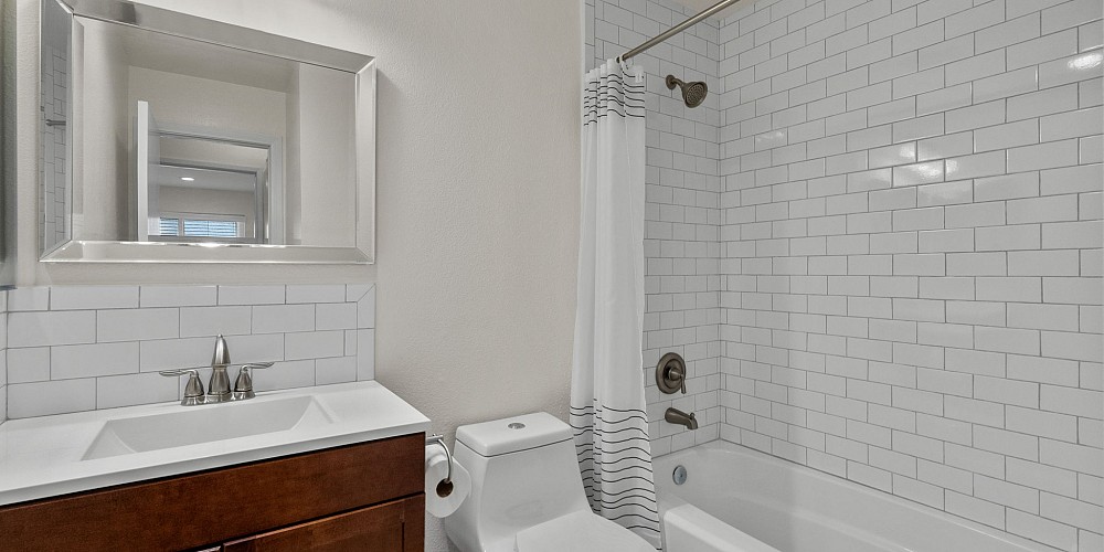 21535 Erwin St. 131, Woodland Hills, CA 91367