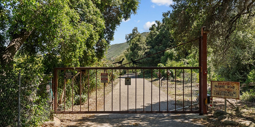 5682 Pine Grove Road, Santa Paula, CA 93060