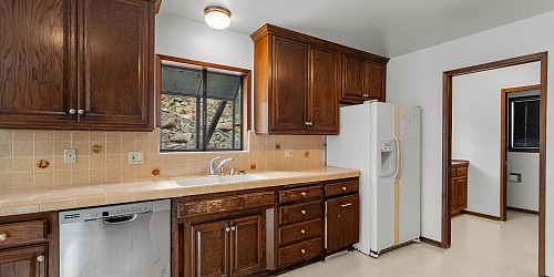 1557 Lookout Dr, Agoura Hills, CA 91301