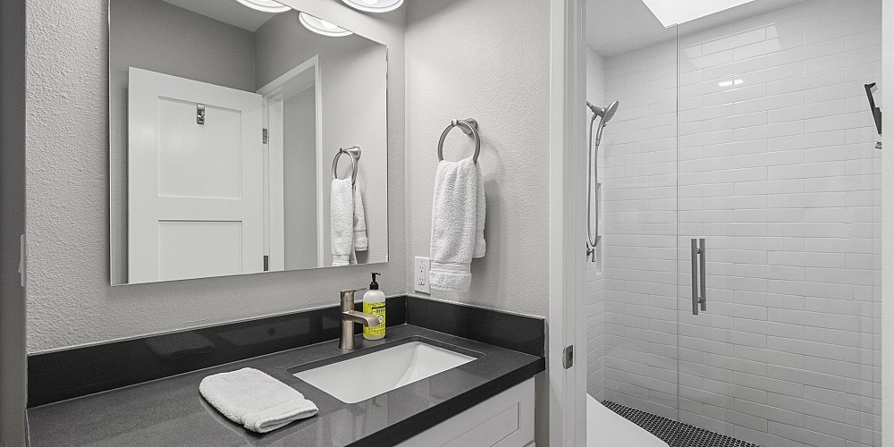 32140 Watergate Rd, Westlake Village, CA 91361