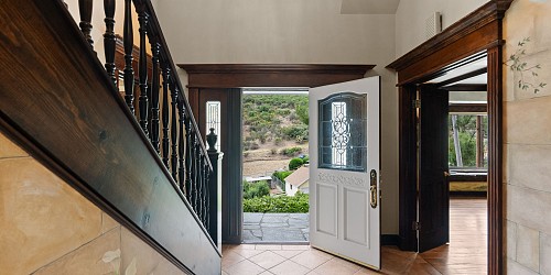 1561 Lookout Drive, Agoura Hills, CA 91301