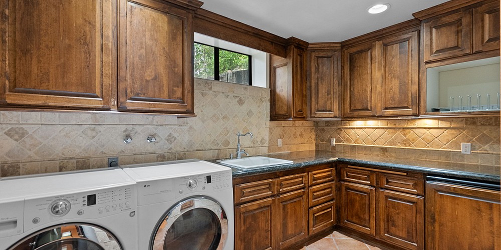 1561 Lookout Drive, Agoura Hills, CA 91301