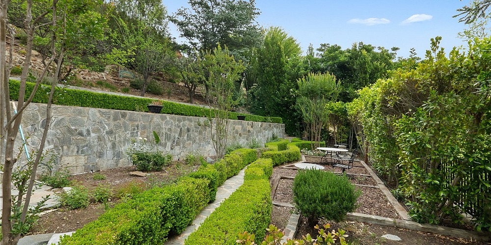 1561 Lookout Drive, Agoura Hills, CA 91301