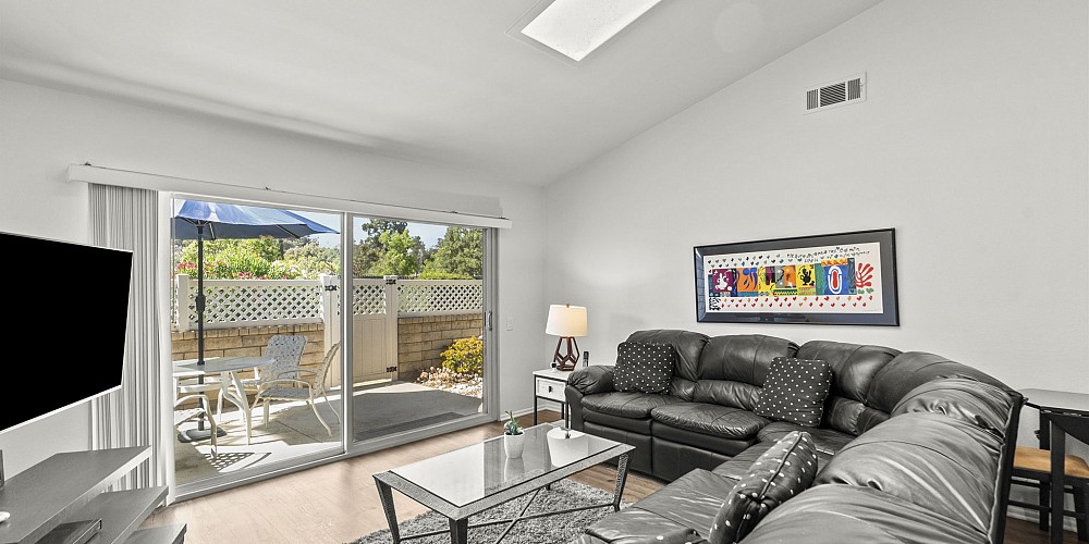 3211 Village 3, Camarillo,  93012