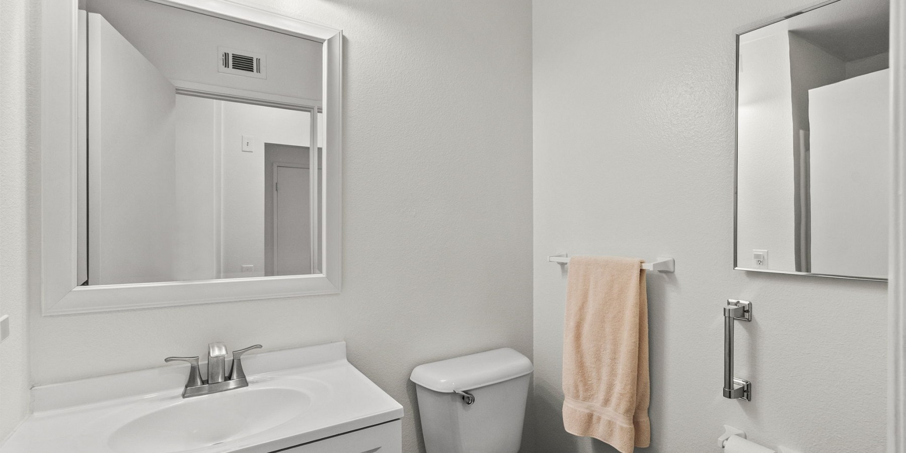 3211 Village 3, Camarillo,  93012