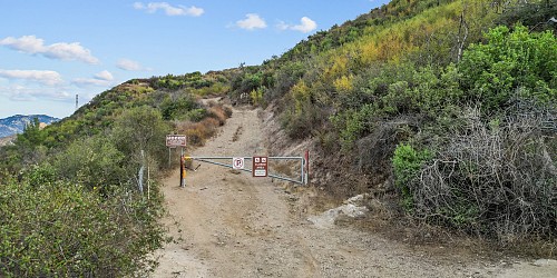 29152 Crags Dr, Agoura Hills, CA 91301