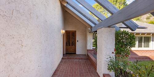 2149 Stoneman Dr, Simi Valley, CA 90365