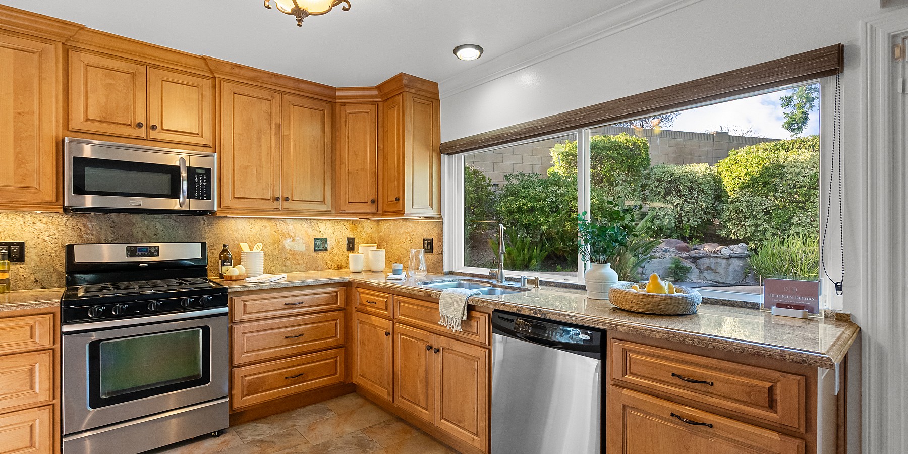 2149 Stoneman Dr, Simi Valley, CA 90365