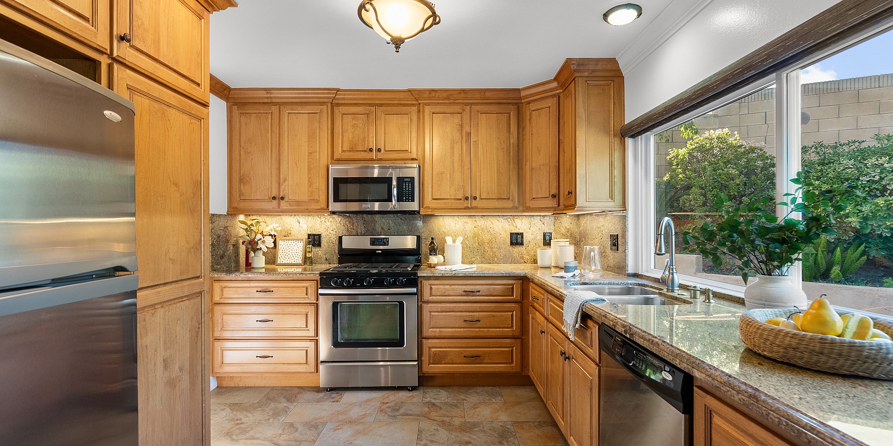 2149 Stoneman Dr, Simi Valley, CA 90365