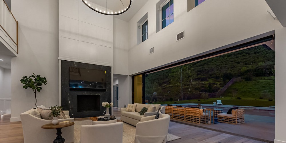 2036 Shadow Creek Drive, Agoura Hills, CA 91301