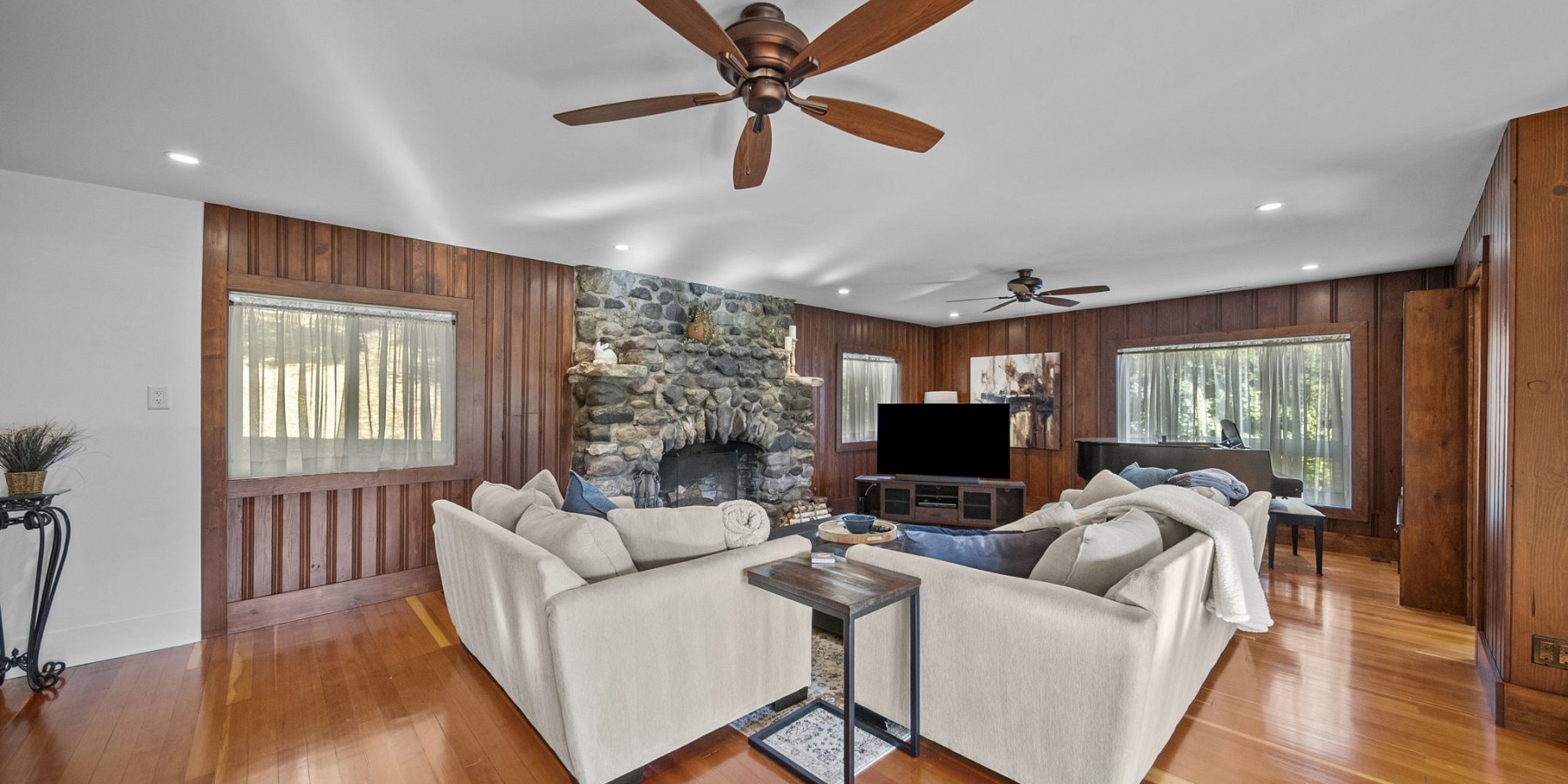 2375 Laguna Circle, Agoura Hills, CA 91301