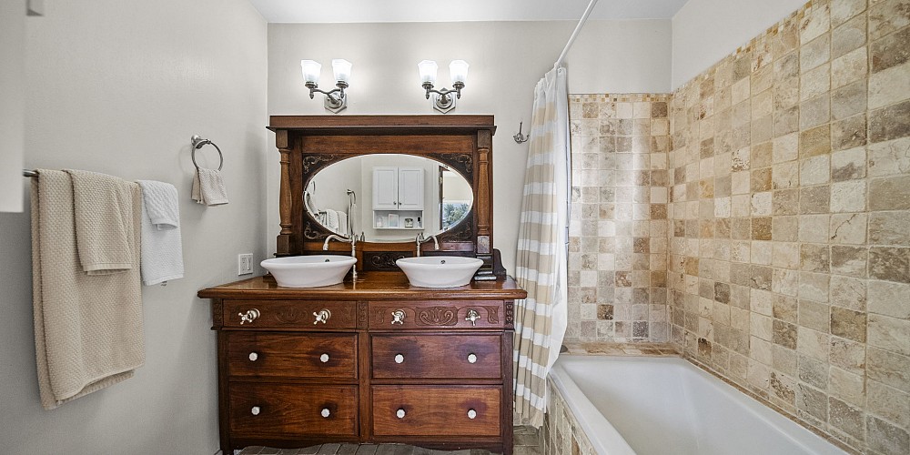 2375 Laguna Circle, Agoura Hills, CA 91301